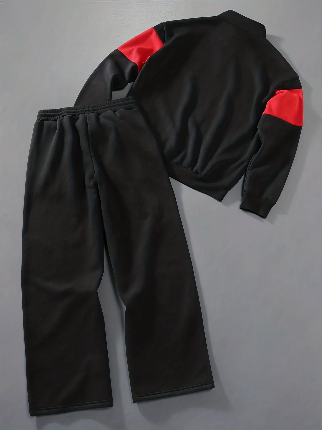 Athletic tracksuit for fitness training